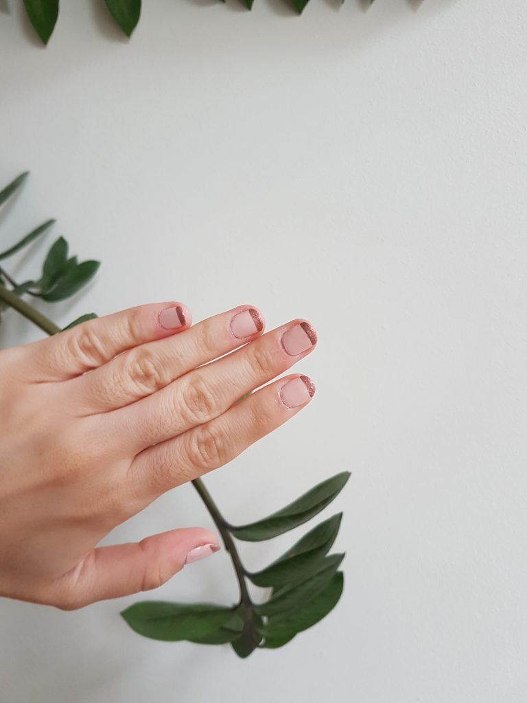 thecolourfulbouquet.com-rose-gold-french-manicure